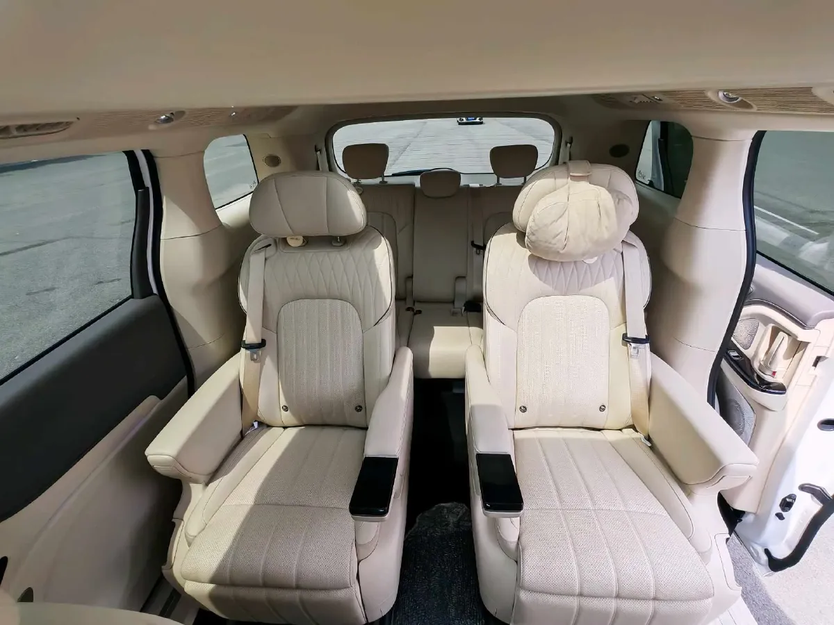 2025 Voyah Dream 1.5T 150HP L4 PHEV 41.7KWH,autocango,china used car exporter,china ev exporter,chinese used car exporter,chinese used ev exporter