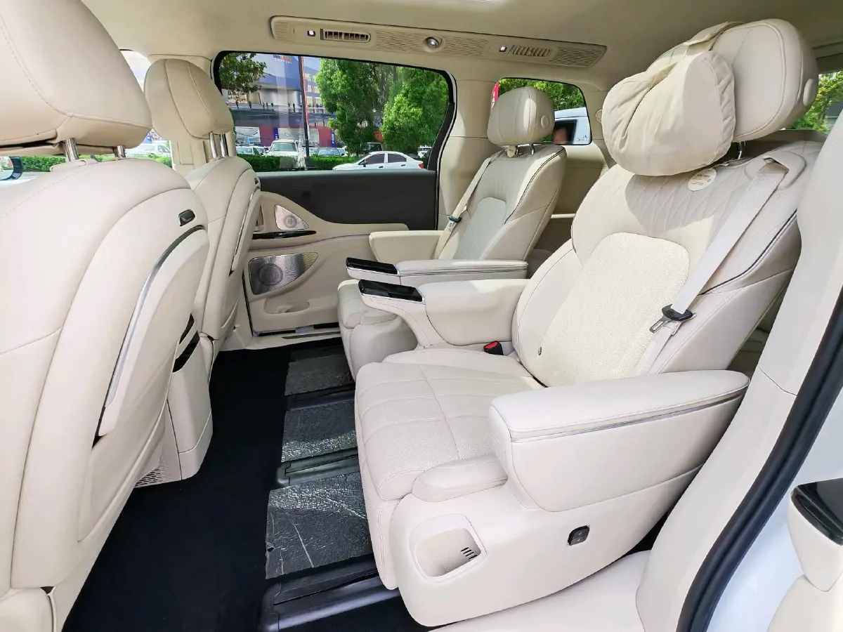 2025 Voyah Dream 1.5T 150HP L4 PHEV 41.7KWH,autocango,china used car exporter,china ev exporter,chinese used car exporter,chinese used ev exporter