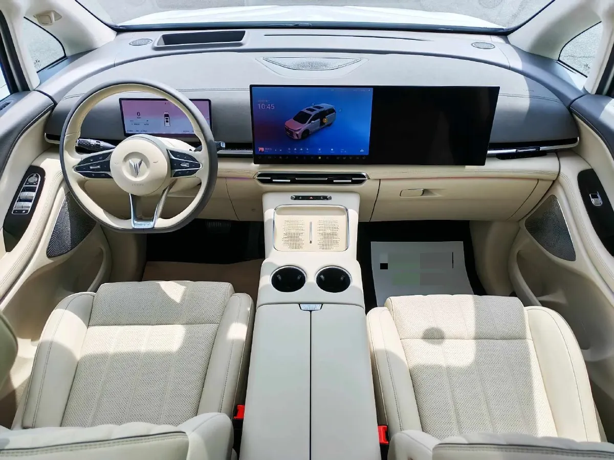 2025 Voyah Dream 1.5T 150HP L4 PHEV 41.7KWH,autocango,china used car exporter,china ev exporter,chinese used car exporter,chinese used ev exporter