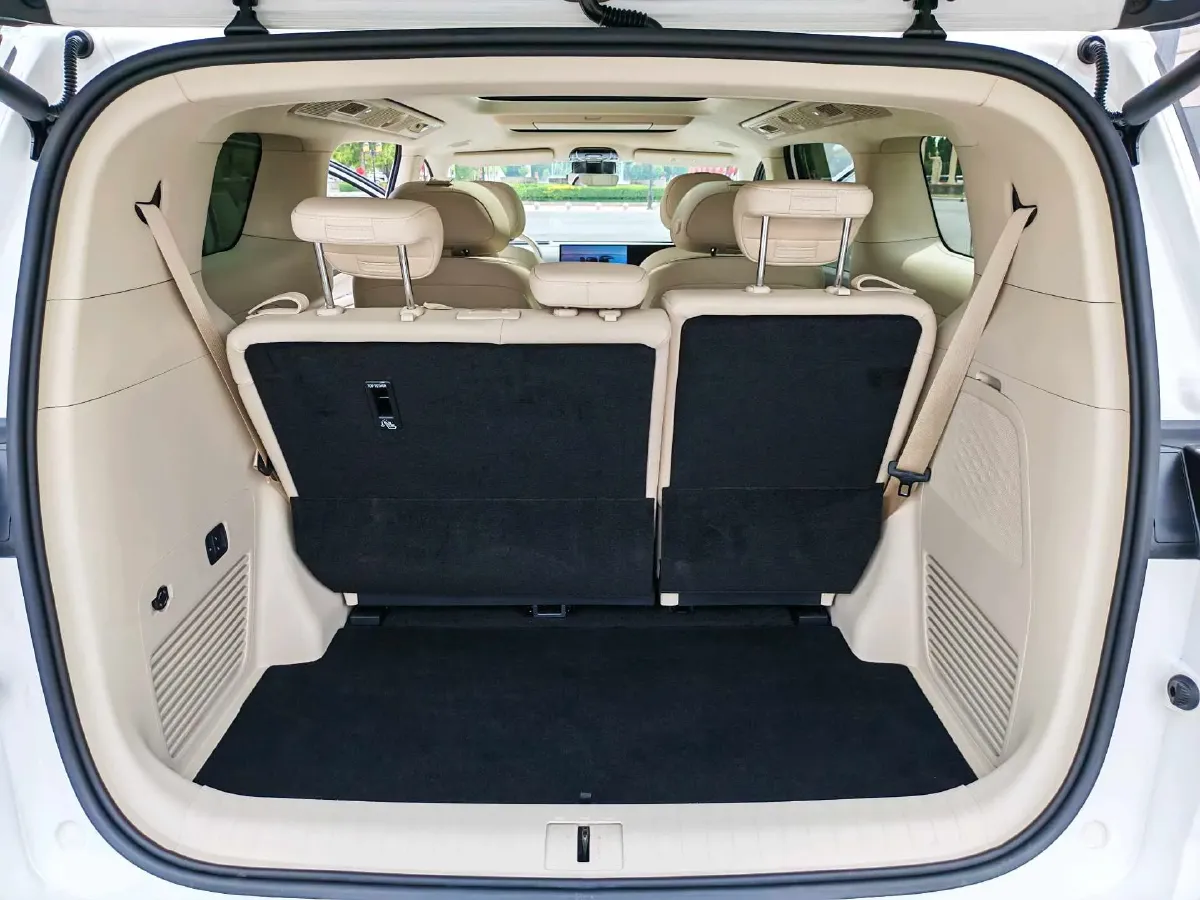 2025 Voyah Dream 1.5T 150HP L4 PHEV 41.7KWH,autocango,china used car exporter,china ev exporter,chinese used car exporter,chinese used ev exporter