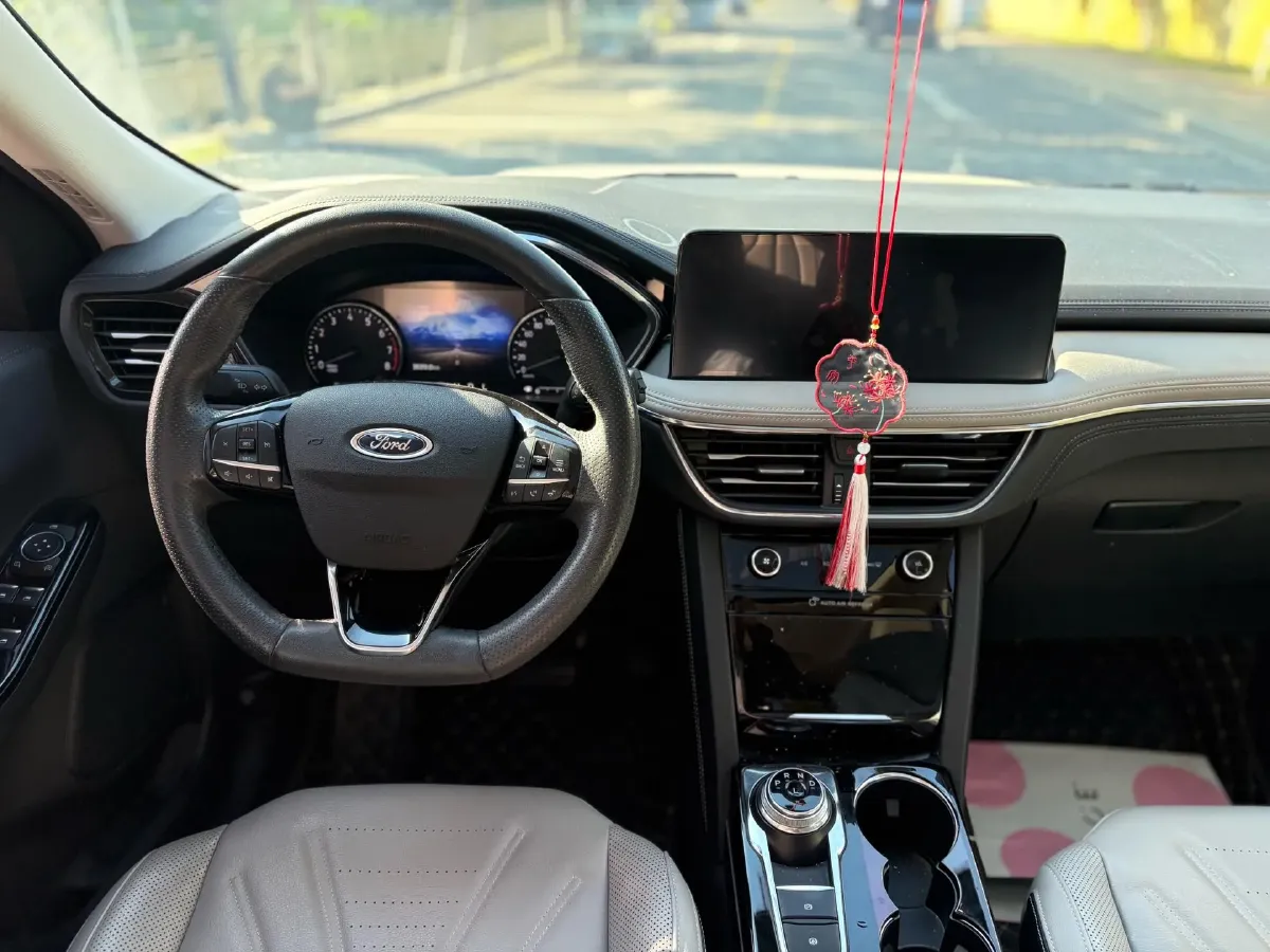 2020 Ford Escape 2.0T 248HP L4 8AT,autocango,china used car exporter,china ev exporter,chinese used car exporter,chinese used ev exporter