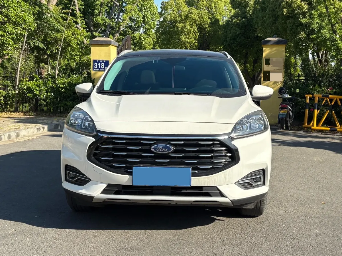 2020 Ford Escape 2.0T 248HP L4 8AT,autocango,china used car exporter,china ev exporter,chinese used car exporter,chinese used ev exporter
