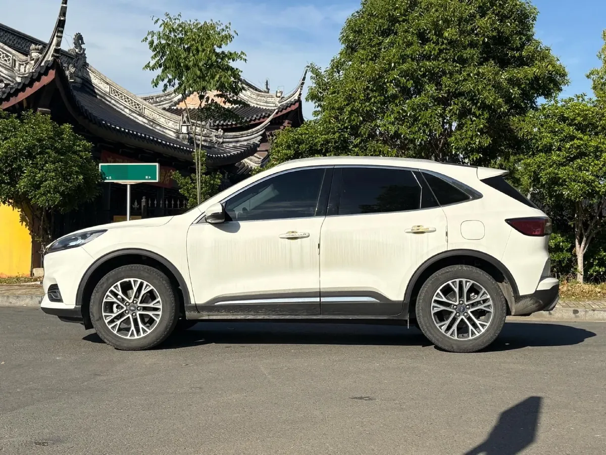 2020 Ford Escape 2.0T 248HP L4 8AT,autocango,china used car exporter,china ev exporter,chinese used car exporter,chinese used ev exporter