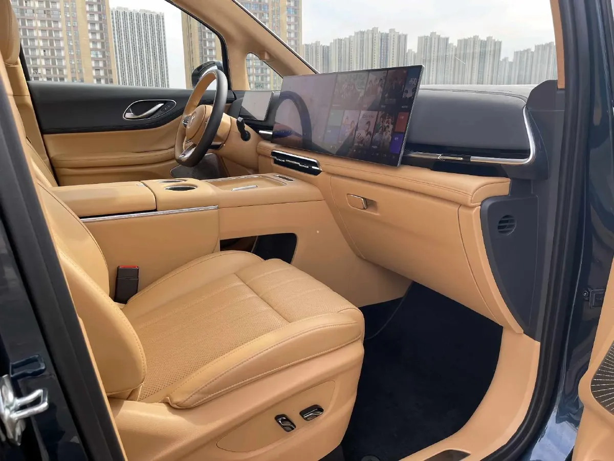 2025 Voyah Dream 1.5T 150HP L4 PHEV 41.7KWH,autocango,china used car exporter,china ev exporter,chinese used car exporter,chinese used ev exporter