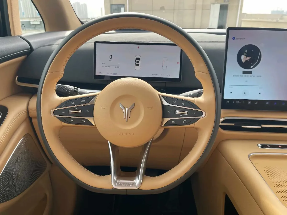 2025 Voyah Dream 1.5T 150HP L4 PHEV 41.7KWH,autocango,china used car exporter,china ev exporter,chinese used car exporter,chinese used ev exporter