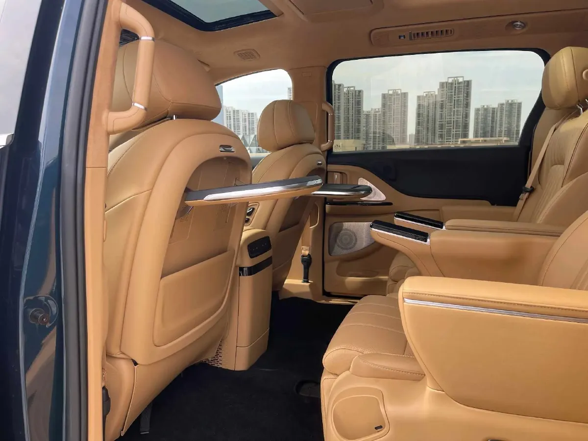 2025 Voyah Dream 1.5T 150HP L4 PHEV 41.7KWH,autocango,china used car exporter,china ev exporter,chinese used car exporter,chinese used ev exporter