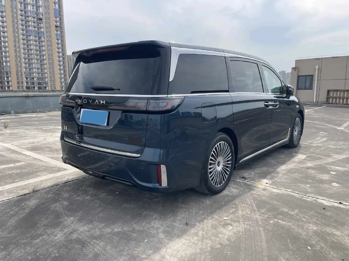 2025 Voyah Dream 1.5T 150HP L4 PHEV 41.7KWH,autocango,china used car exporter,china ev exporter,chinese used car exporter,chinese used ev exporter
