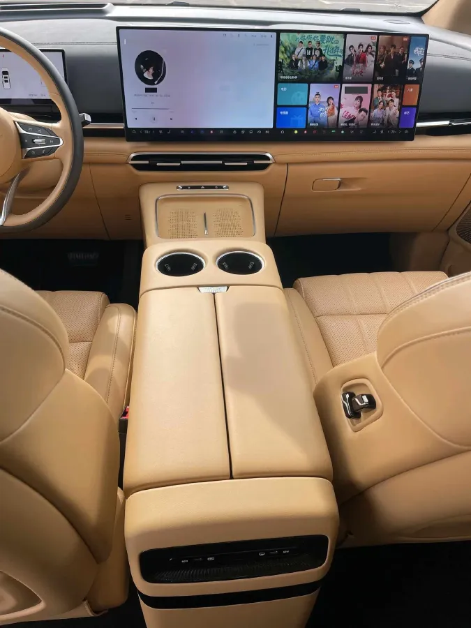 2025 Voyah Dream 1.5T 150HP L4 PHEV 41.7KWH,autocango,china used car exporter,china ev exporter,chinese used car exporter,chinese used ev exporter
