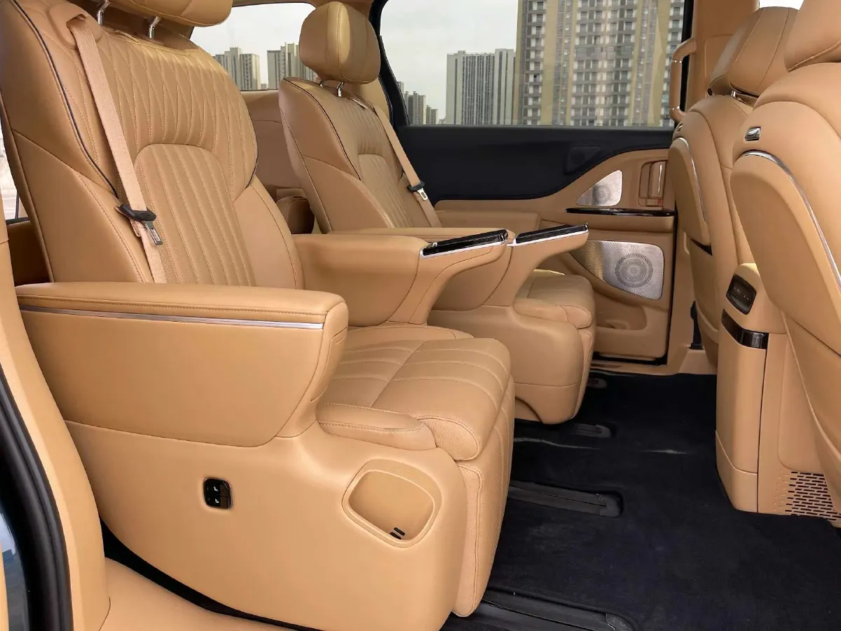 2025 Voyah Dream 1.5T 150HP L4 PHEV 41.7KWH,autocango,china used car exporter,china ev exporter,chinese used car exporter,chinese used ev exporter
