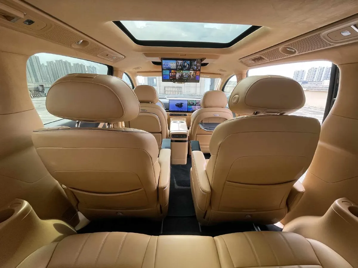 2025 Voyah Dream 1.5T 150HP L4 PHEV 41.7KWH,autocango,china used car exporter,china ev exporter,chinese used car exporter,chinese used ev exporter