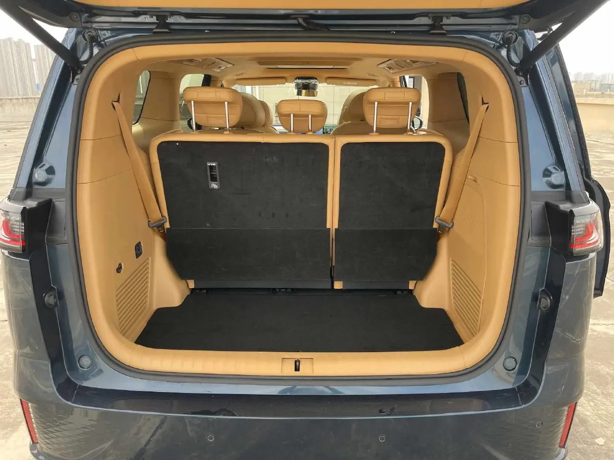 2025 Voyah Dream 1.5T 150HP L4 PHEV 41.7KWH,autocango,china used car exporter,china ev exporter,chinese used car exporter,chinese used ev exporter