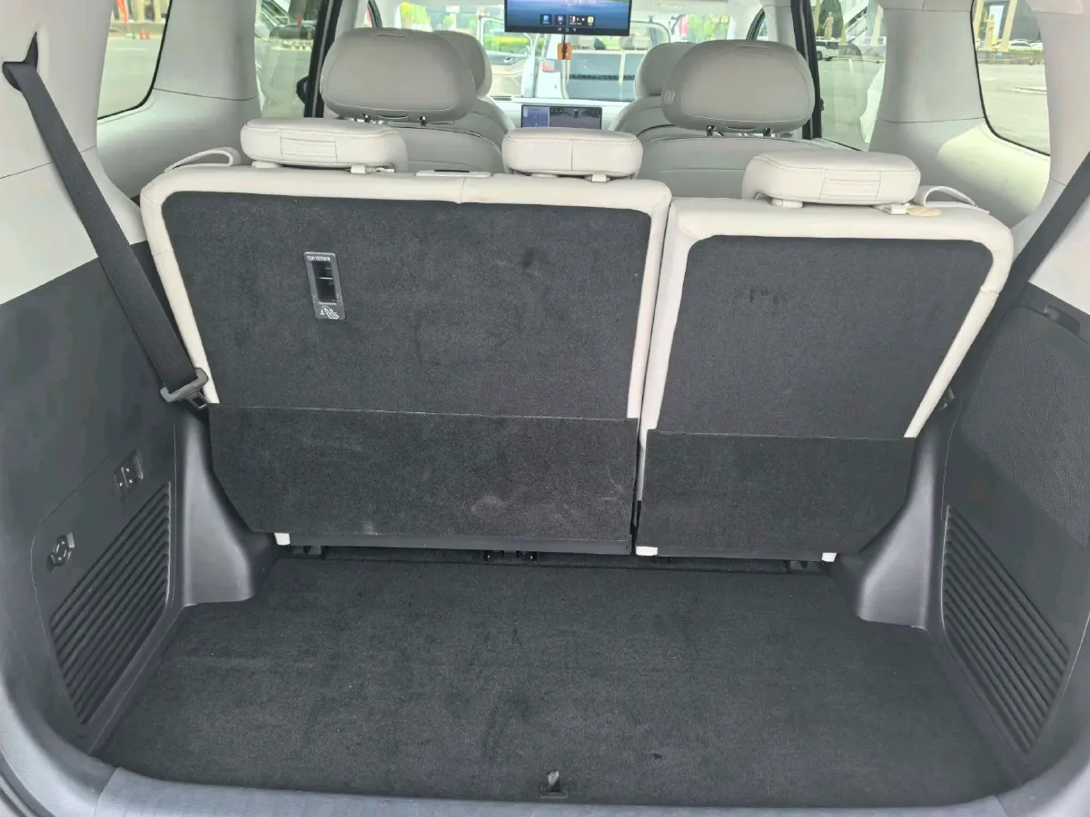 2025 Voyah Dream 1.5T 150HP L4 PHEV 41.7KWH,autocango,china used car exporter,china ev exporter,chinese used car exporter,chinese used ev exporter