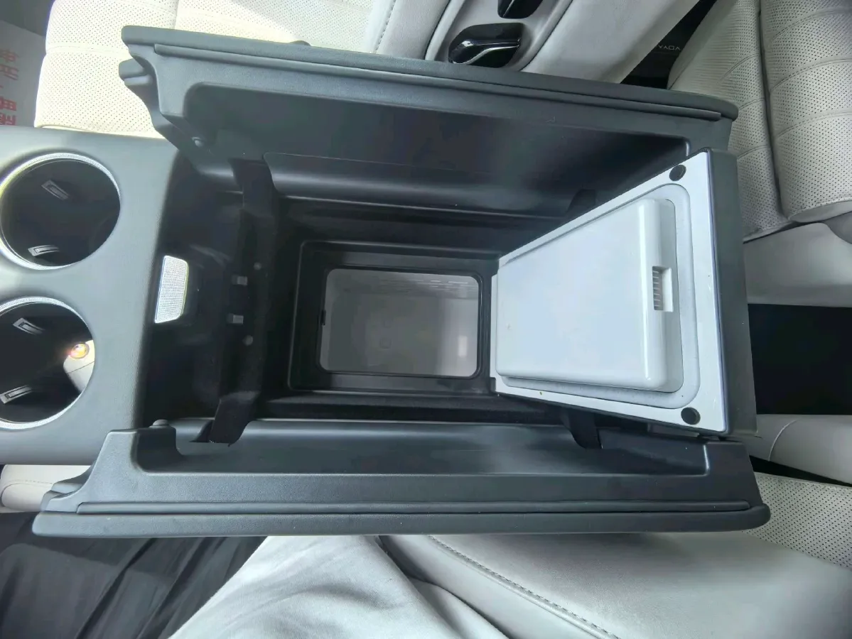 2025 Voyah Dream 1.5T 150HP L4 PHEV 41.7KWH,autocango,china used car exporter,china ev exporter,chinese used car exporter,chinese used ev exporter