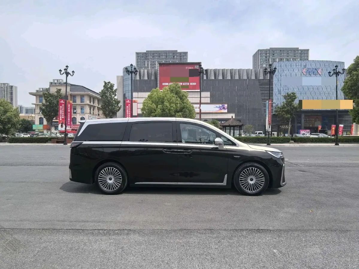 2025 Voyah Dream 1.5T 150HP L4 PHEV 41.7KWH,autocango,china used car exporter,china ev exporter,chinese used car exporter,chinese used ev exporter