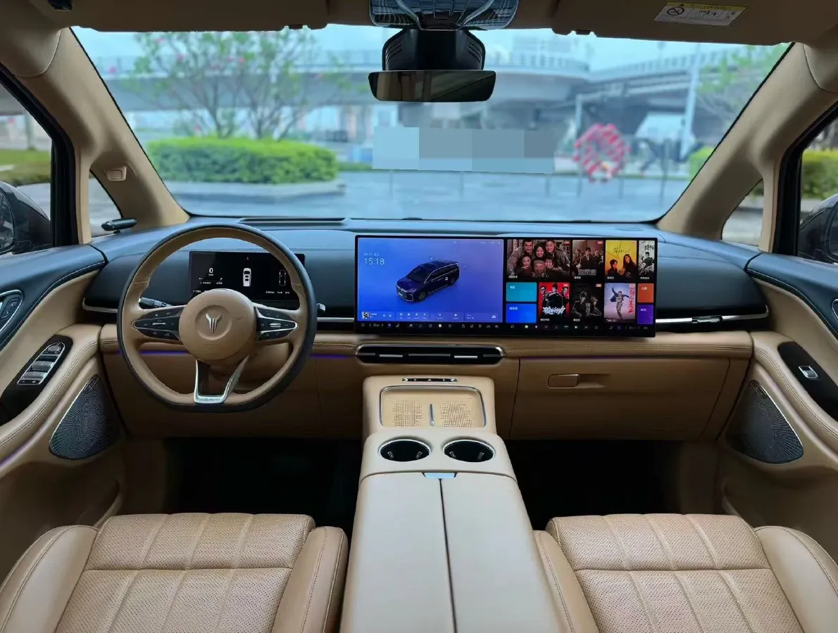 2025 Voyah Dream 1.5T 150HP L4 PHEV 41.7KWH,autocango,china used car exporter,china ev exporter,chinese used car exporter,chinese used ev exporter