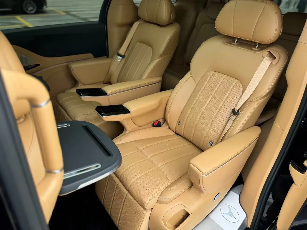 2025 Voyah Dream 1.5T 150HP L4 PHEV 41.7KWH,autocango,china used car exporter,china ev exporter,chinese used car exporter,chinese used ev exporter