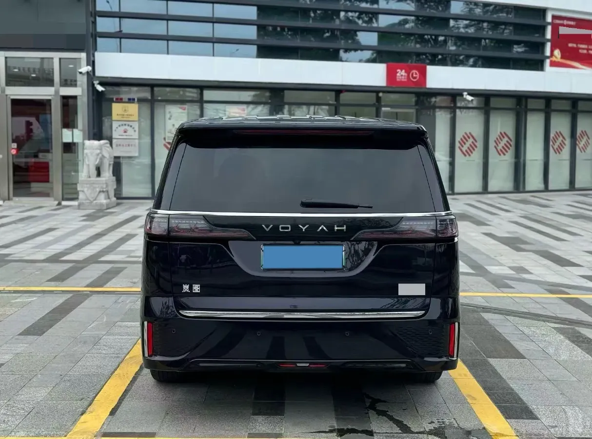 2025 Voyah Dream 1.5T 150HP L4 PHEV 41.7KWH,autocango,china used car exporter,china ev exporter,chinese used car exporter,chinese used ev exporter