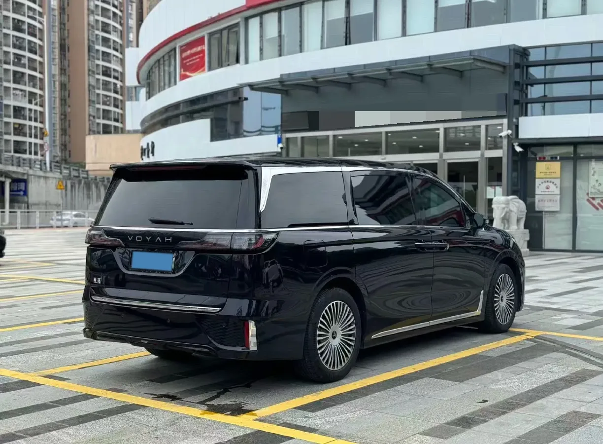 2025 Voyah Dream 1.5T 150HP L4 PHEV 41.7KWH,autocango,china used car exporter,china ev exporter,chinese used car exporter,chinese used ev exporter