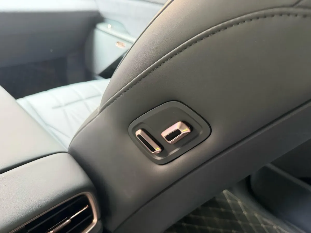 2025 DongFeng eπ eπ008 1.5T 147HP L4 REEV 34.32KWH,autocango,china used car exporter,china ev exporter,chinese used car exporter,chinese used ev exporter