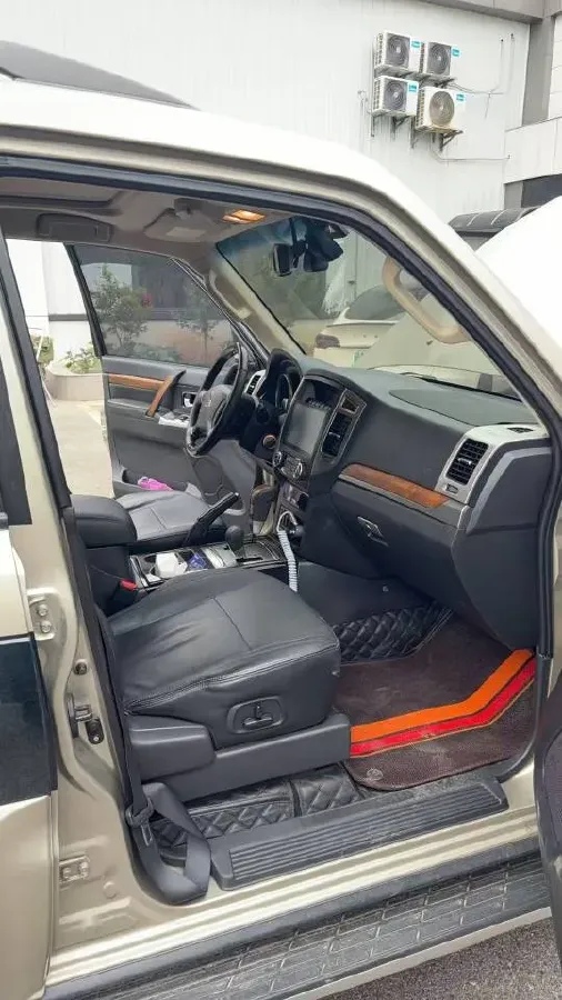 2016 Mitsubishi Pajero 3.0L 174HP V6 5AT,autocango,china used car exporter,china ev exporter,chinese used car exporter,chinese used ev exporter