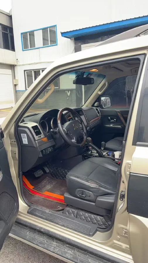 2016 Mitsubishi Pajero 3.0L 174HP V6 5AT,autocango,china used car exporter,china ev exporter,chinese used car exporter,chinese used ev exporter