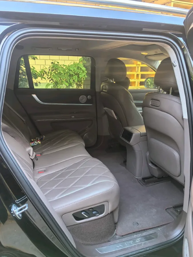 2025 AITO AITO M9 REEV 160HP REEV 52KWH,autocango,china used car exporter,china ev exporter,chinese used car exporter,chinese used ev exporter