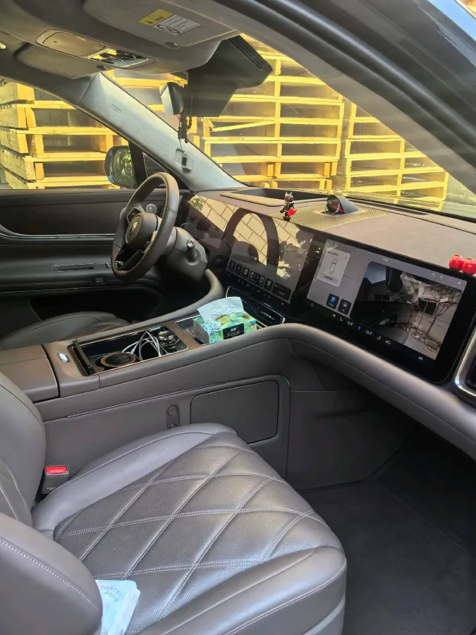 2025 AITO AITO M9 REEV 160HP REEV 52KWH,autocango,china used car exporter,china ev exporter,chinese used car exporter,chinese used ev exporter