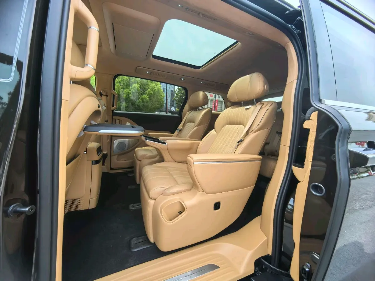 2025 Voyah Dream 1.5T 150HP L4 PHEV 41.7KWH,autocango,china used car exporter,china ev exporter,chinese used car exporter,chinese used ev exporter
