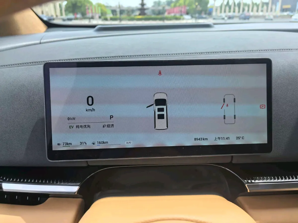 2025 Voyah Dream 1.5T 150HP L4 PHEV 41.7KWH,autocango,china used car exporter,china ev exporter,chinese used car exporter,chinese used ev exporter