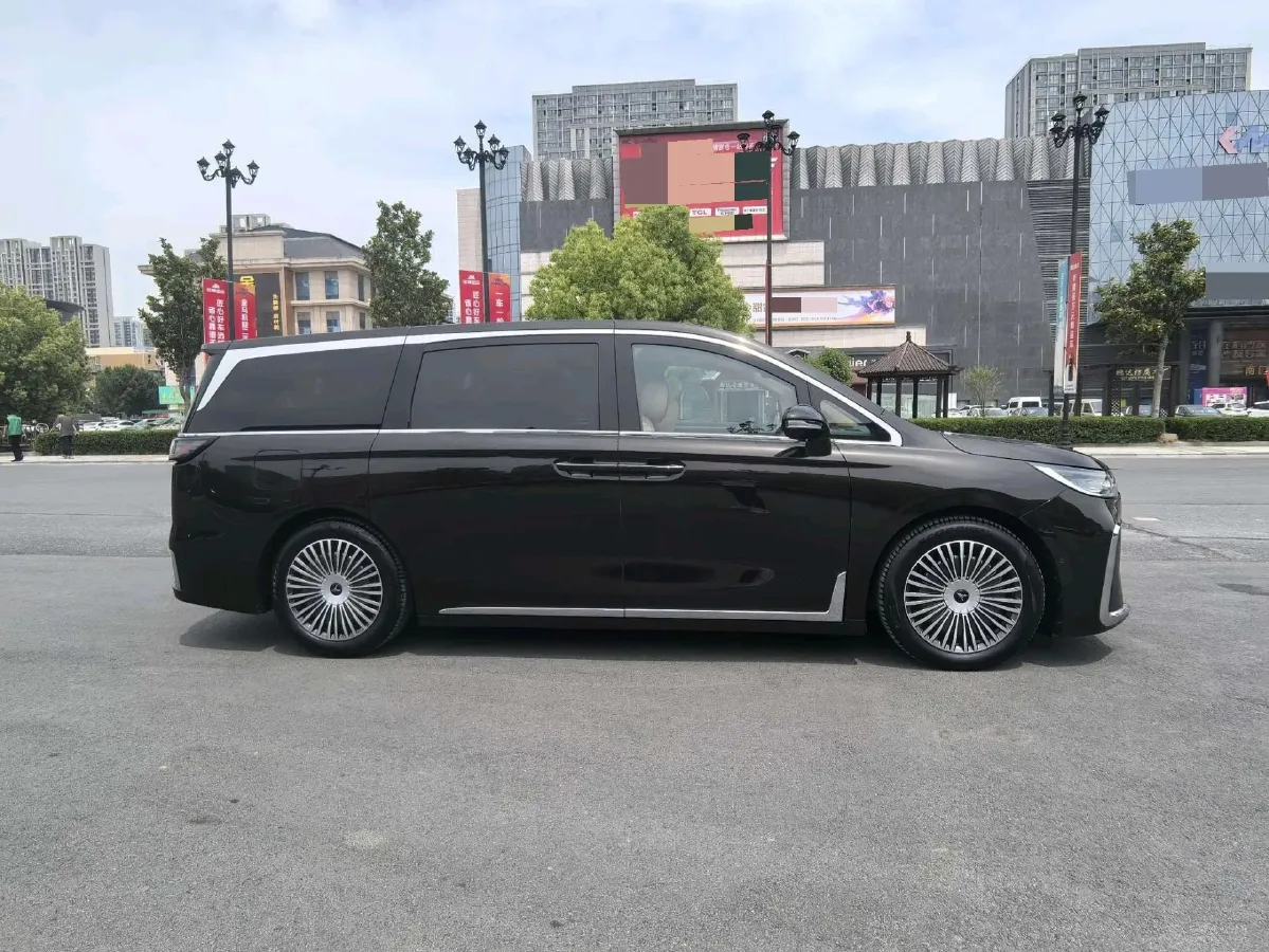 2025 Voyah Dream 1.5T 150HP L4 PHEV 41.7KWH,autocango,china used car exporter,china ev exporter,chinese used car exporter,chinese used ev exporter