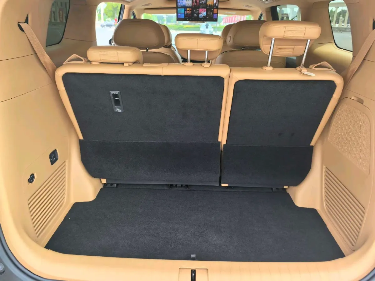 2025 Voyah Dream 1.5T 150HP L4 PHEV 41.7KWH,autocango,china used car exporter,china ev exporter,chinese used car exporter,chinese used ev exporter