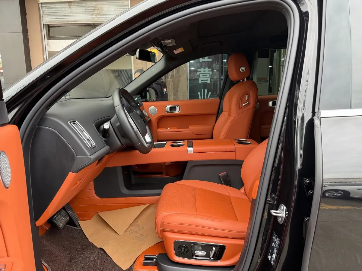 2024 Volvo S60 2.0T 197HP L4 7DCT,autocango,china used car exporter,china ev exporter,chinese used car exporter,chinese used ev exporter