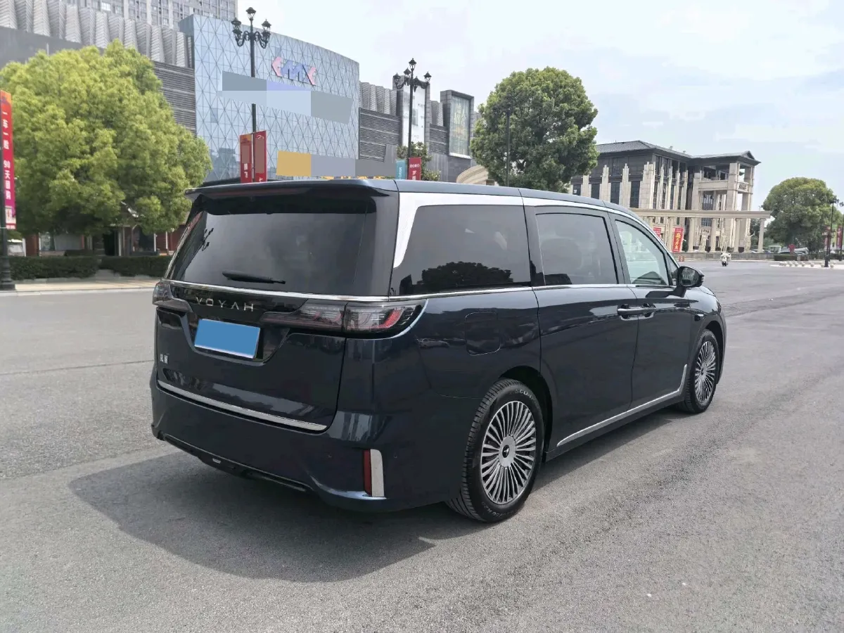 2025 Voyah Dream 1.5T 150HP L4 PHEV 41.7KWH,autocango,china used car exporter,china ev exporter,chinese used car exporter,chinese used ev exporter