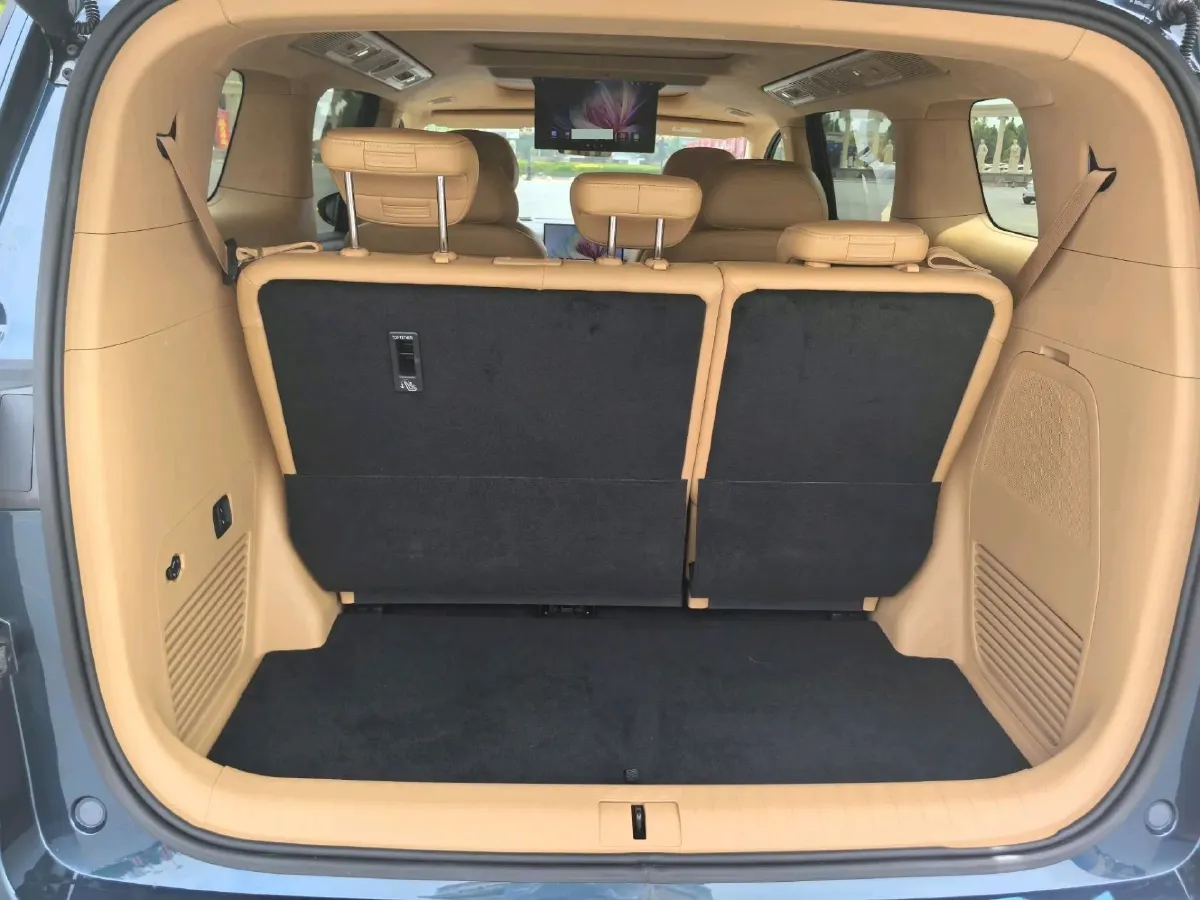 2025 Voyah Dream 1.5T 150HP L4 PHEV 41.7KWH,autocango,china used car exporter,china ev exporter,chinese used car exporter,chinese used ev exporter