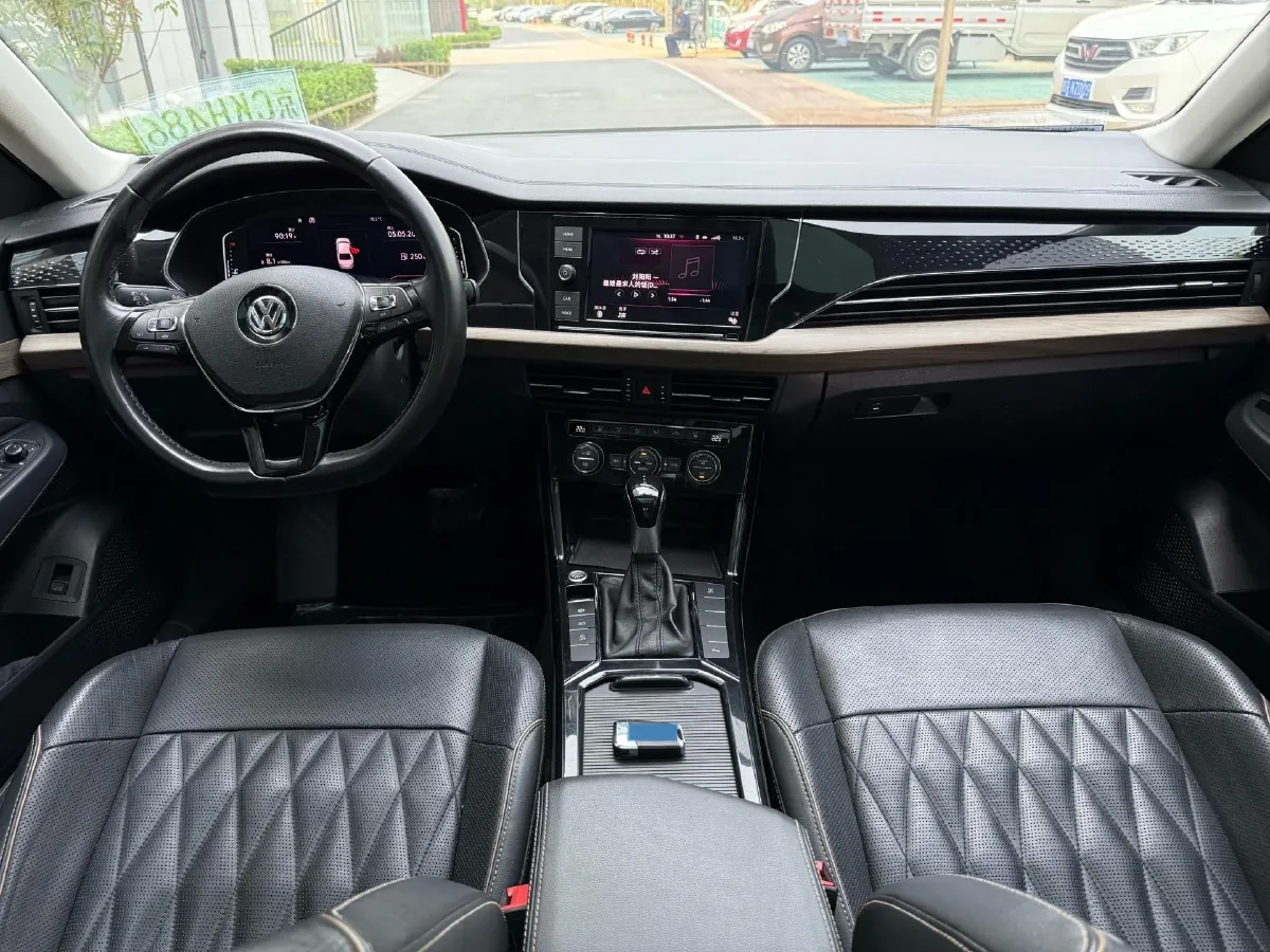 2019 Volvo V40 1.5T 152HP L4 6AT,autocango,china used car exporter,china ev exporter,chinese used car exporter,chinese used ev exporter