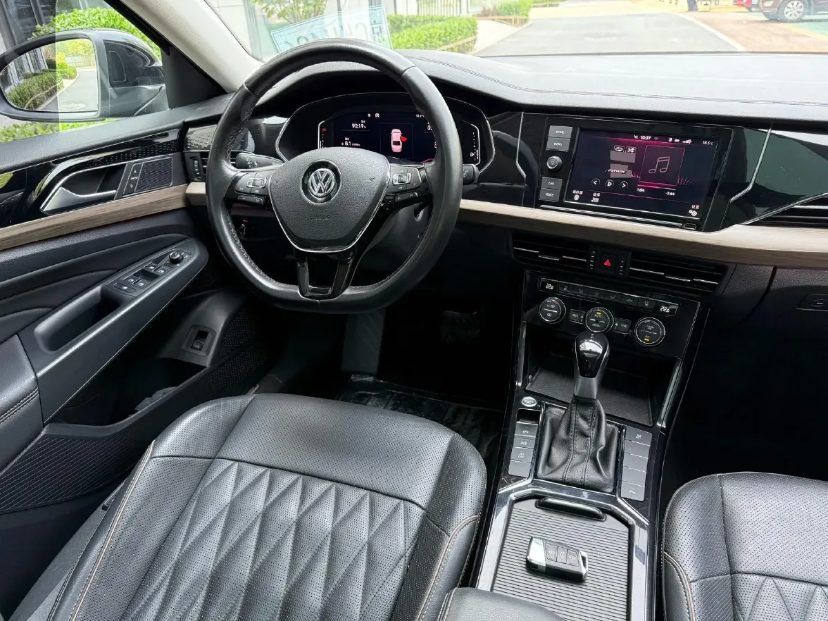 2019 Volvo V40 1.5T 152HP L4 6AT,autocango,china used car exporter,china ev exporter,chinese used car exporter,chinese used ev exporter