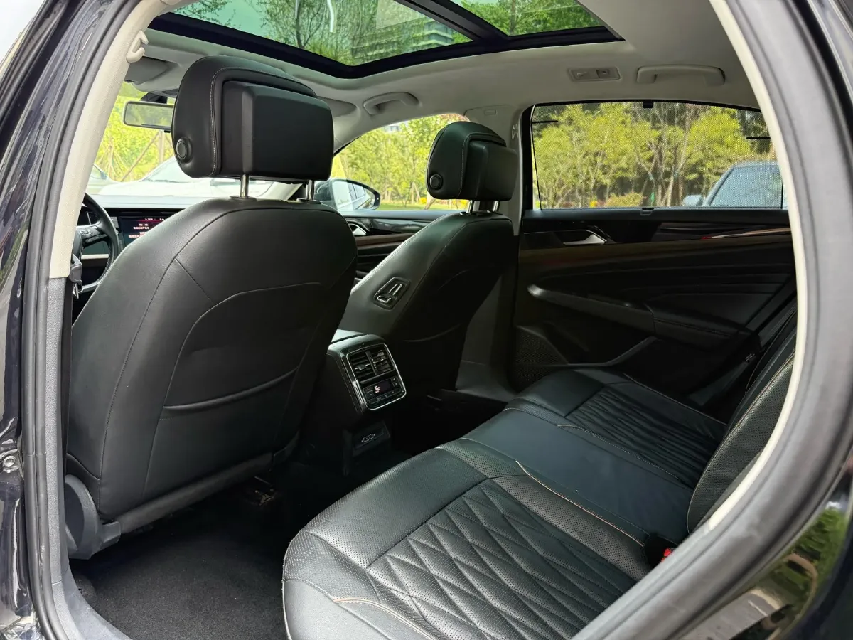 2019 Volvo V40 1.5T 152HP L4 6AT,autocango,china used car exporter,china ev exporter,chinese used car exporter,chinese used ev exporter