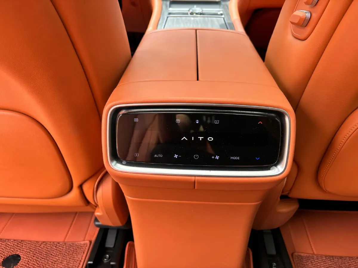 2024 AITO AITO M9 1.5T 152HP L4 REEV 42KWH,autocango,china used car exporter,china ev exporter,chinese used car exporter,chinese used ev exporter