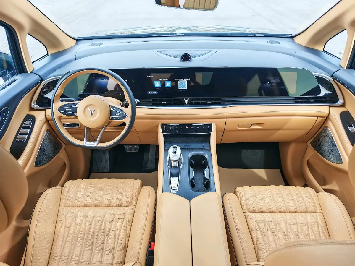 2022 Voyah Dream BEV 82KWH,autocango,china used car exporter,china ev exporter,chinese used car exporter,chinese used ev exporter
