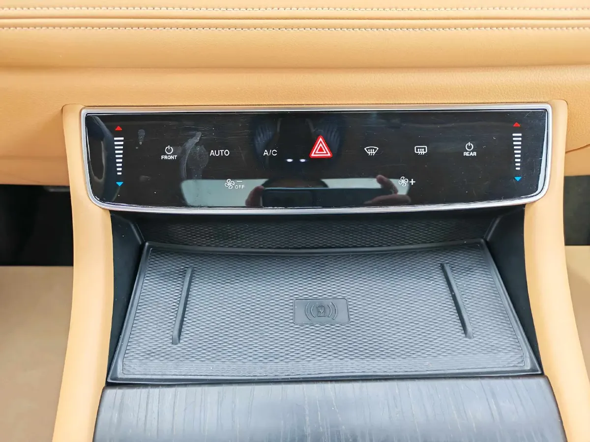 2022 Voyah Dream BEV 82KWH,autocango,china used car exporter,china ev exporter,chinese used car exporter,chinese used ev exporter