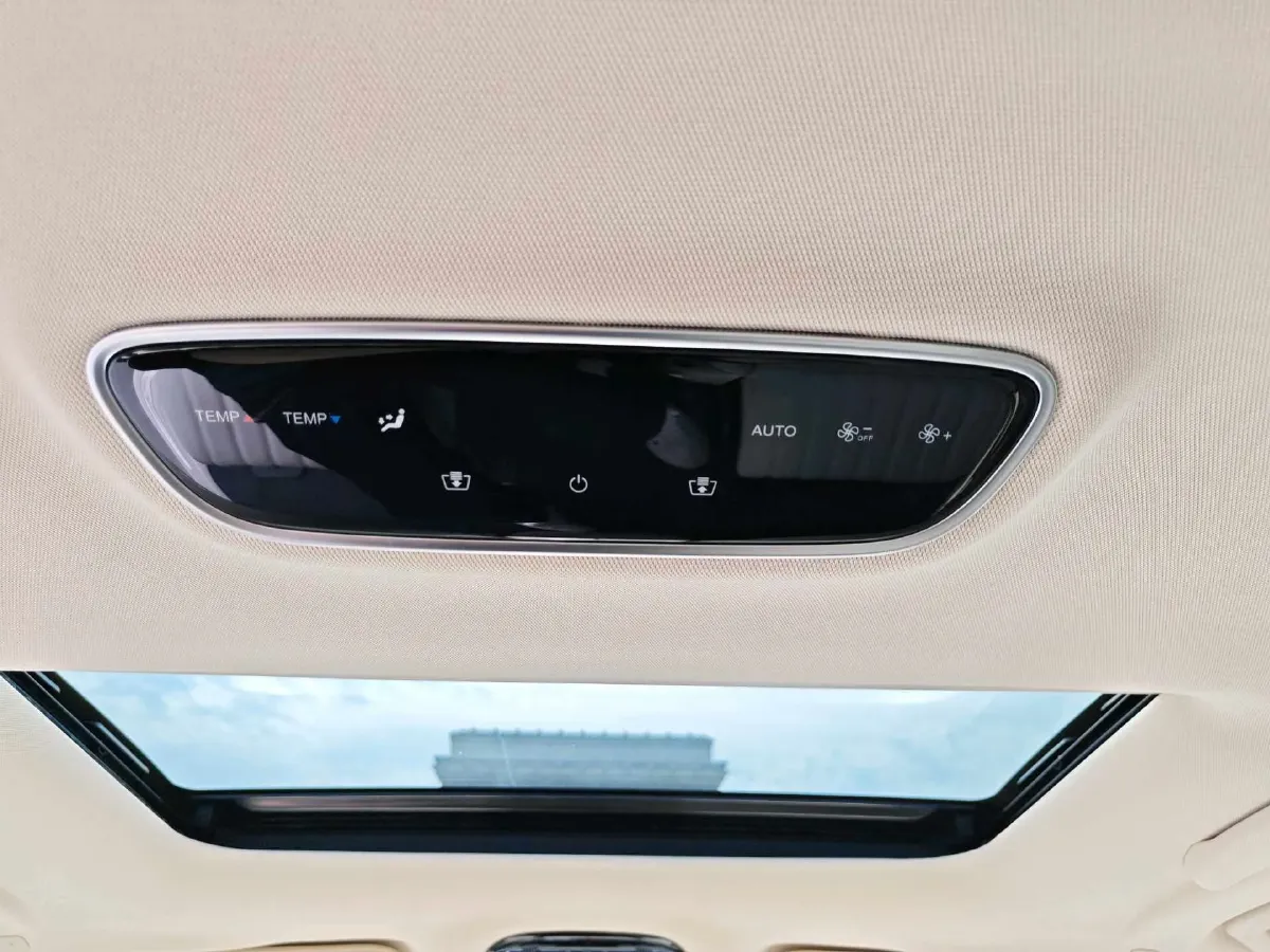 2022 Voyah Dream BEV 108.7KWH,autocango,china used car exporter,china ev exporter,chinese used car exporter,chinese used ev exporter