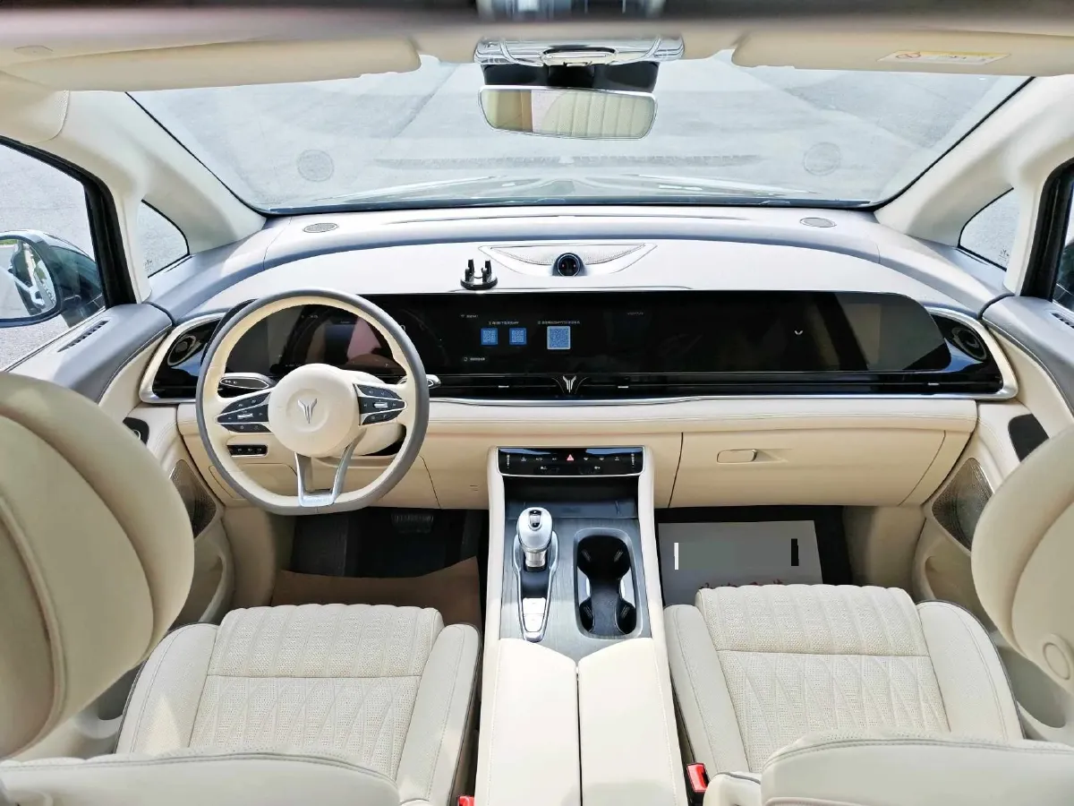 2022 Voyah Dream BEV 108.7KWH,autocango,china used car exporter,china ev exporter,chinese used car exporter,chinese used ev exporter