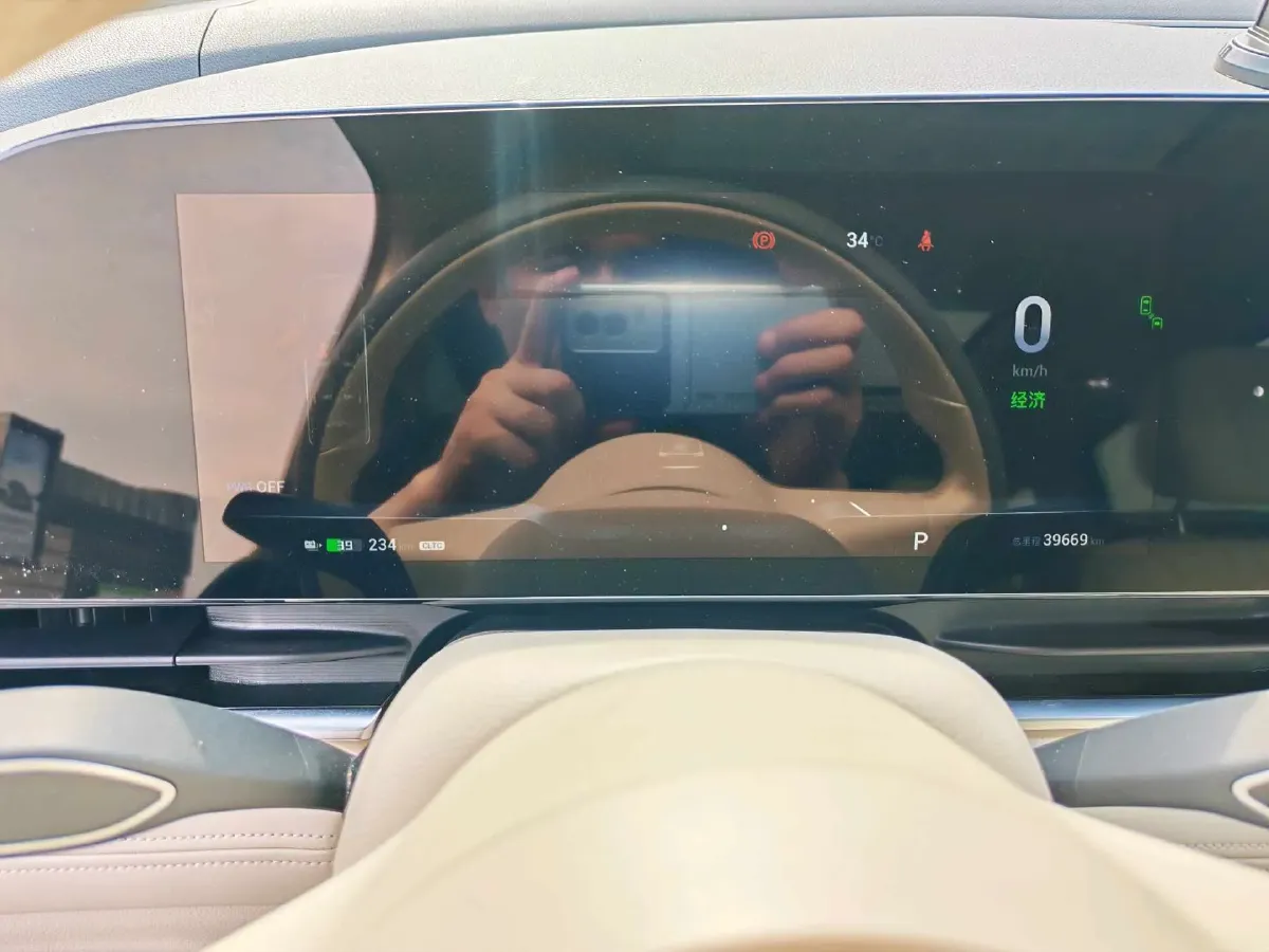 2022 Voyah Dream BEV 108.7KWH,autocango,china used car exporter,china ev exporter,chinese used car exporter,chinese used ev exporter