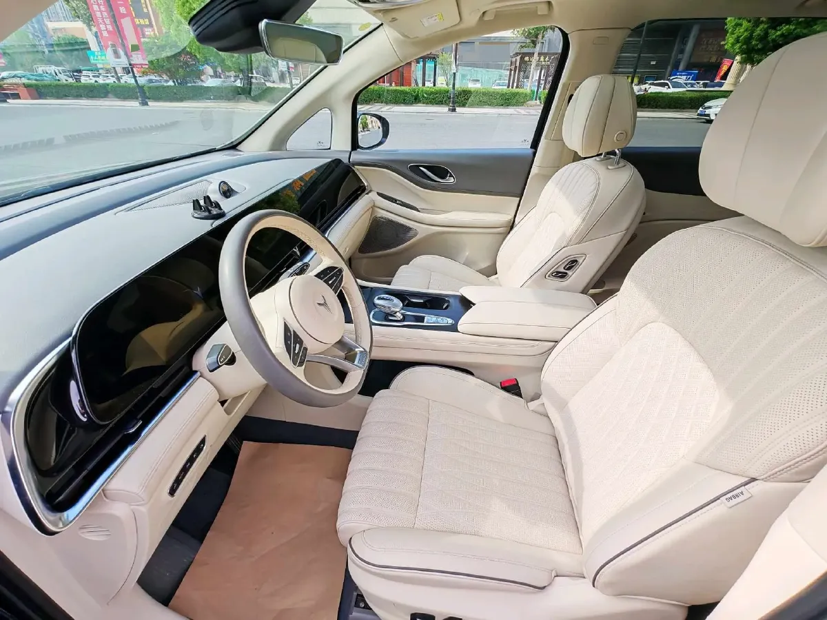 2022 Voyah Dream BEV 108.7KWH,autocango,china used car exporter,china ev exporter,chinese used car exporter,chinese used ev exporter