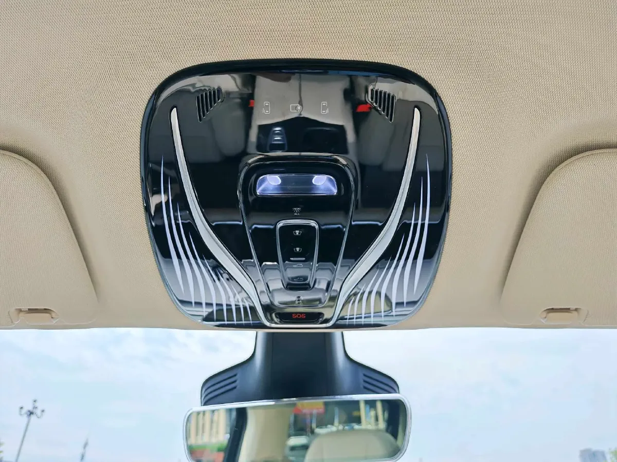 2022 Voyah Dream BEV 108.7KWH,autocango,china used car exporter,china ev exporter,chinese used car exporter,chinese used ev exporter