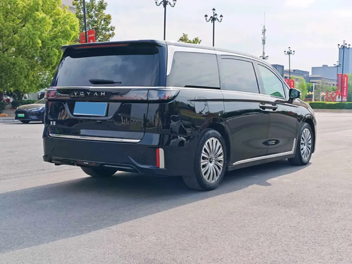 2022 Voyah Dream BEV 108.7KWH,autocango,china used car exporter,china ev exporter,chinese used car exporter,chinese used ev exporter
