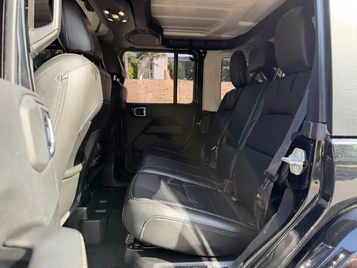 2021 Jeep Wrangler 2.0T 266HP L4 8AT PHEV 17KWH,autocango,china used car exporter,china ev exporter,chinese used car exporter,chinese used ev exporter