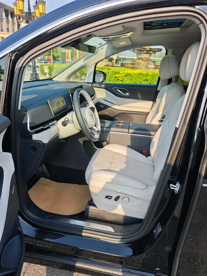 2025 Voyah Dream 1.5T 150HP L4 PHEV 41.7KWH,autocango,china used car exporter,china ev exporter,chinese used car exporter,chinese used ev exporter