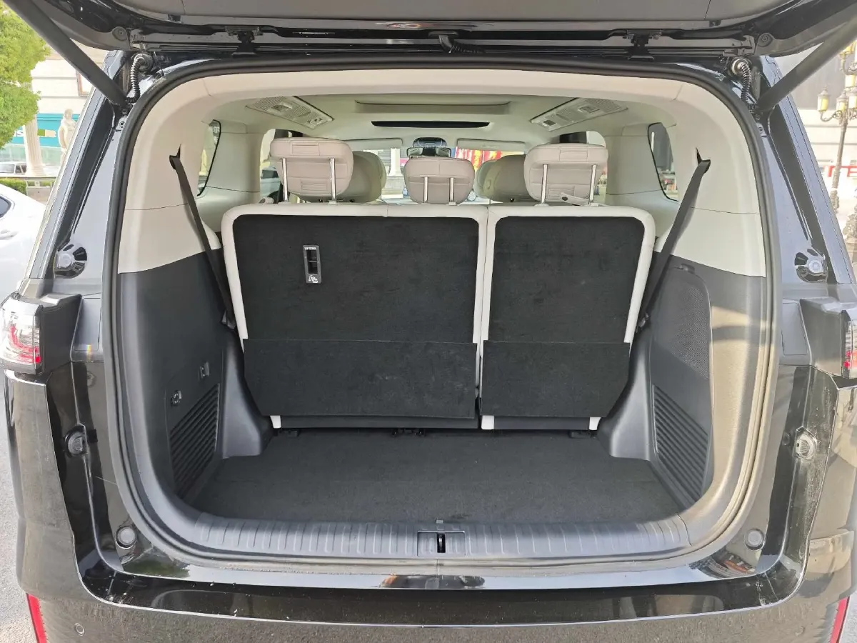 2025 Voyah Dream 1.5T 150HP L4 PHEV 41.7KWH,autocango,china used car exporter,china ev exporter,chinese used car exporter,chinese used ev exporter