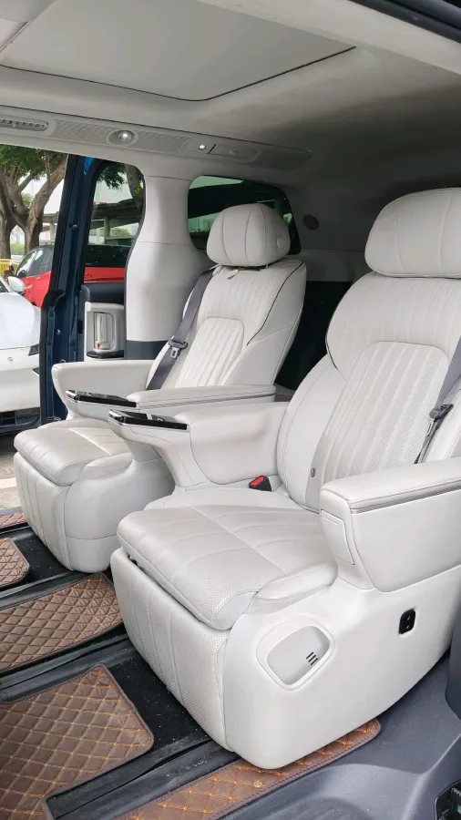 2025 Voyah Dream 1.5T 150HP L4 PHEV 41.7KWH,autocango,china used car exporter,china ev exporter,chinese used car exporter,chinese used ev exporter
